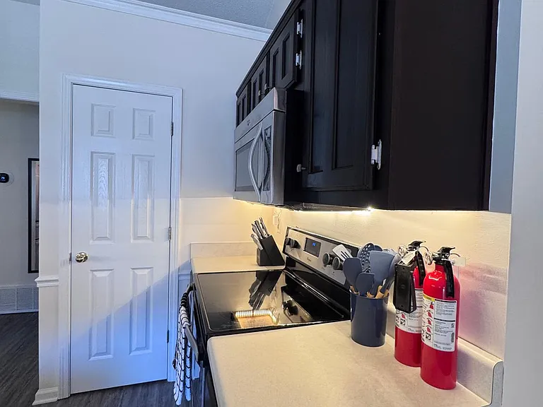 7503 Hunters Hollow Ln — Photo 14
