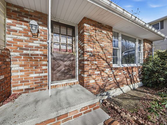 2nd image of 203 Sumner Ave