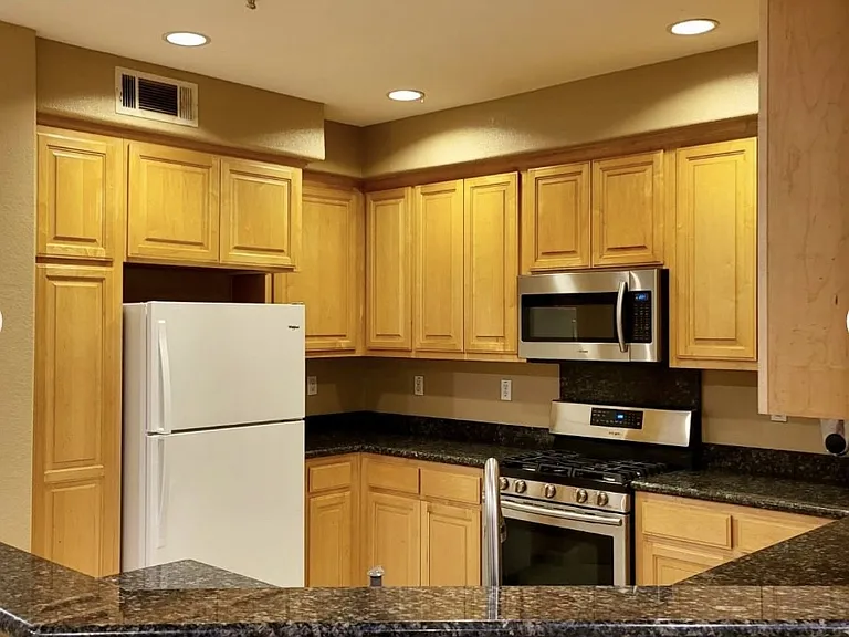 64 Parc Place Dr — Photo 2