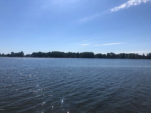 4th image of 8285 W Long Lake Dr