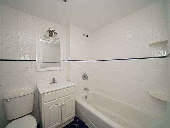 4th image of 28-17 Astoria Blvd #4F