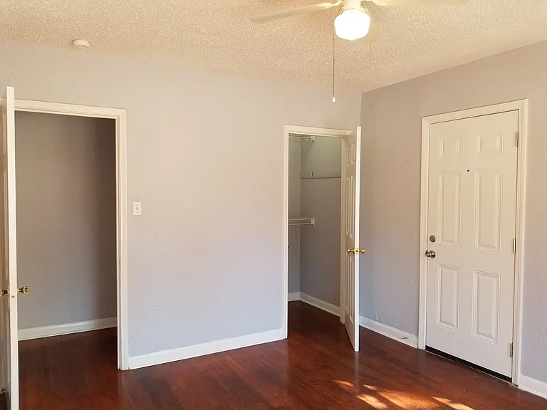 504 Elmhurst Ave — Photo 10