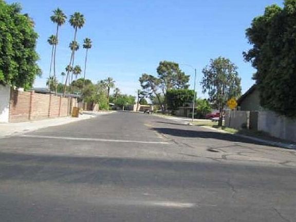 Exterior Neighborhood (street photo)