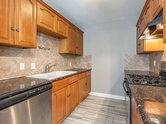 5th image of 2948 Leahy Dr