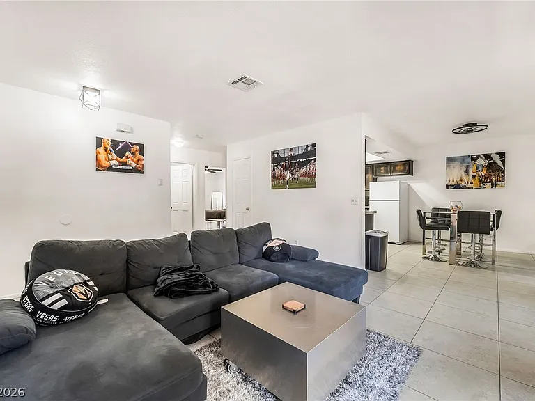 5576 W Rochelle Ave #22A — Photo 8