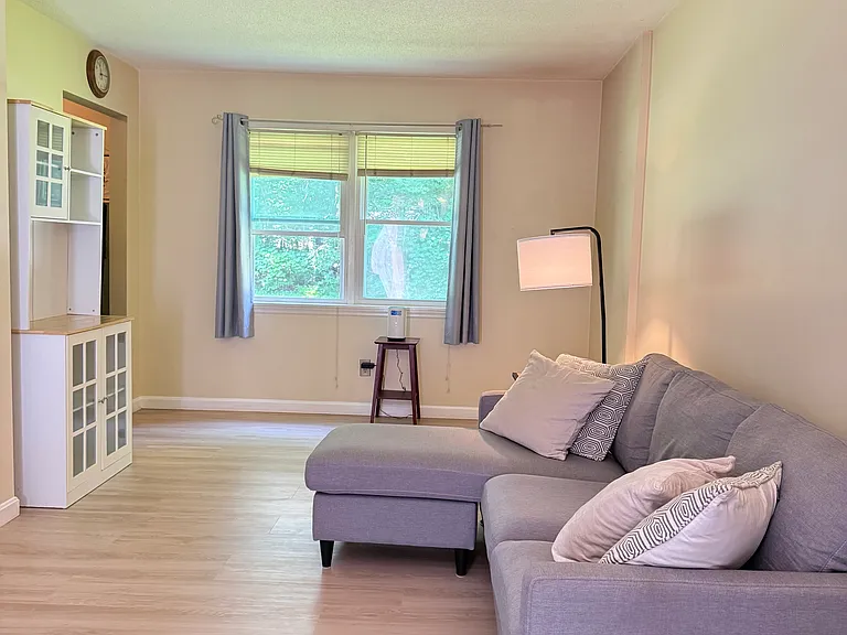 13 Kimberly Dr #C — Photo 4