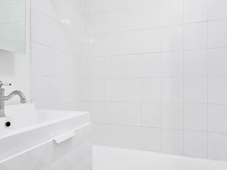 242 E 10th St #8 — Photo 8