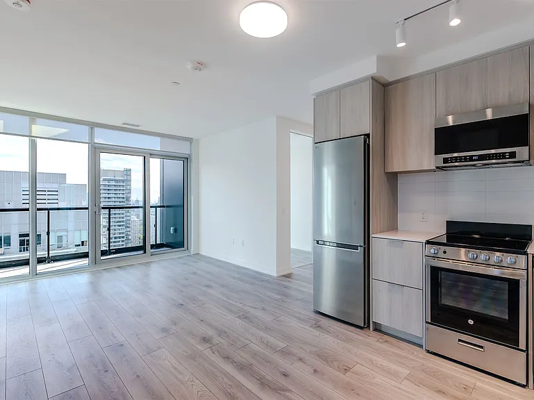 223 Redpath Ave — Photo 220