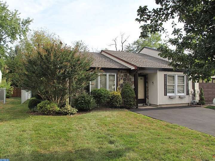 1st image of 739 Tennyson Dr