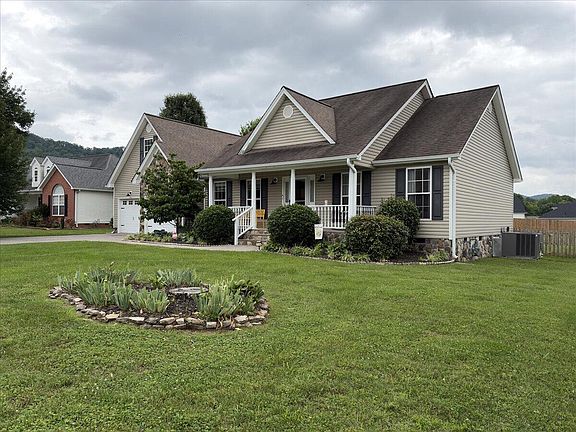 4th image of 118 Blue Heron Dr