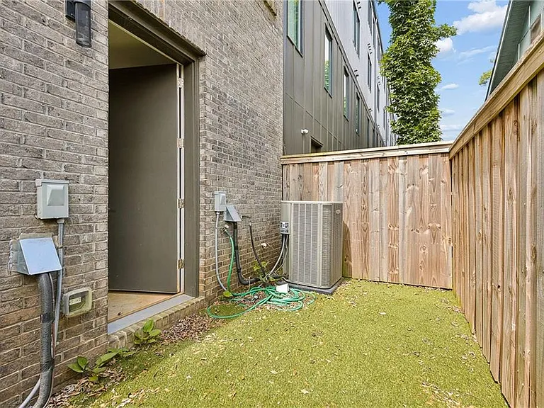 102 City View Ct NE — Photo 33