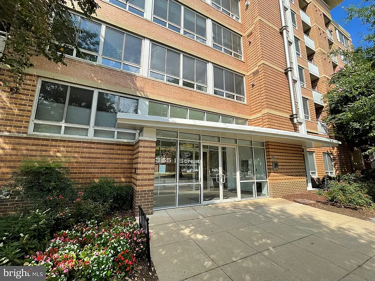 355 I St SW #410 — Photo 12