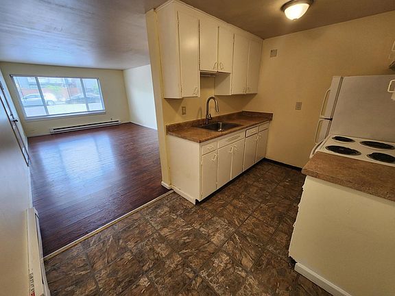 2nd image of 5227-5233 Brooklyn Ave NE #5227-1