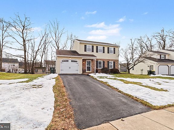 3rd image of 33 Ingham Dr