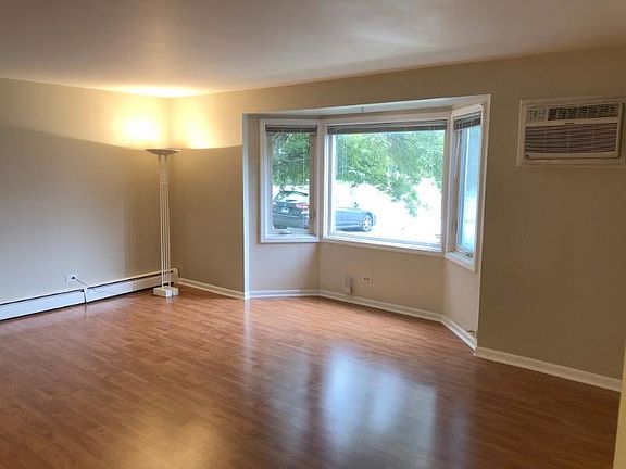 2nd image of 518 W Miner St APT 1K