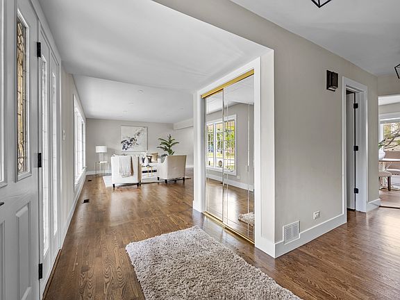 5th image of 120 W Brookwood Dr
