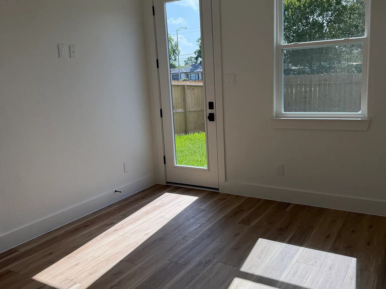3 bed, 2200 sqft, $2,000 — Photo 3