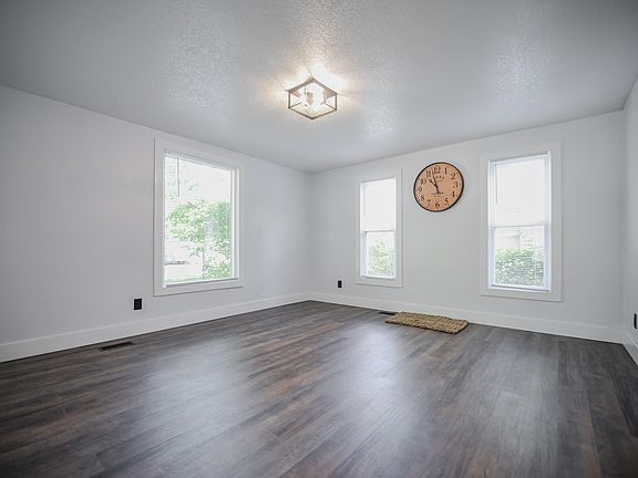 3rd image of 402 N 9th St