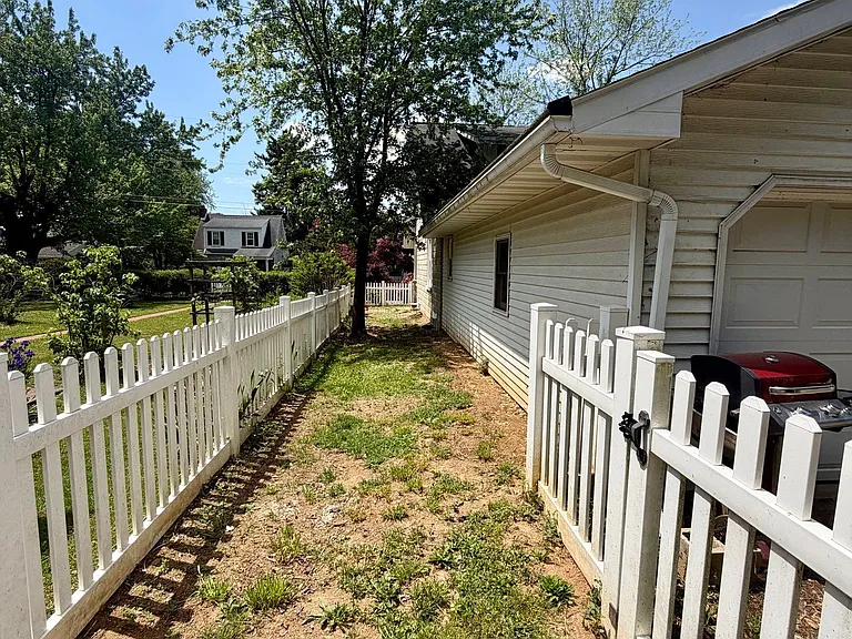 101 Roselawn Ave — Photo 4