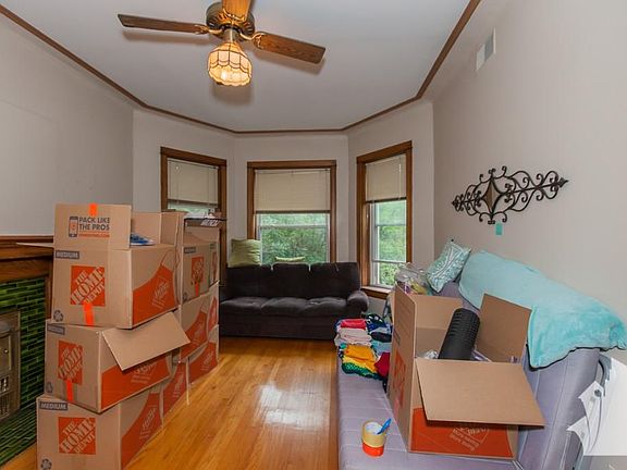 3rd image of 3733 N Lakewood Ave
