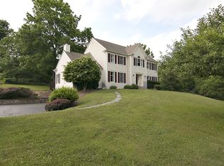 2 Winters Dr, Glen Gardner, NJ 08826