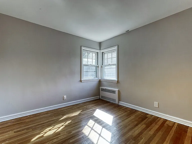 33-15 High St — Photo 17