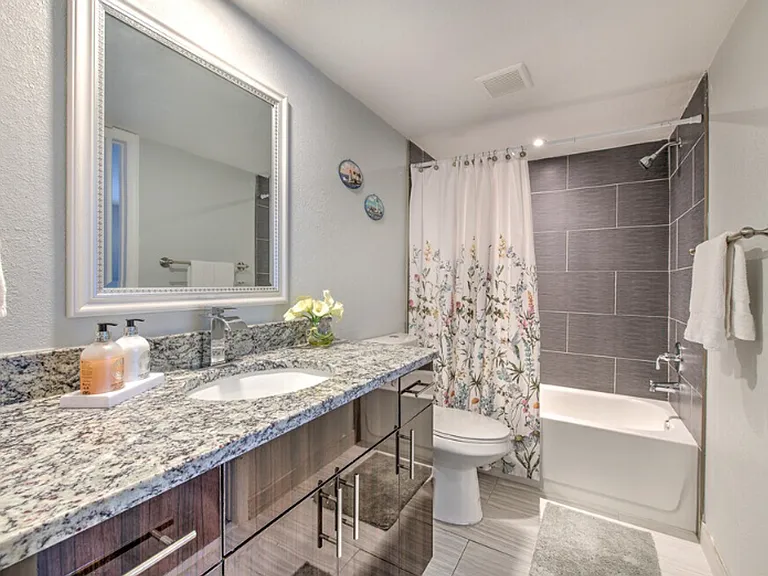Pearl Cove Apartments — Photo 16