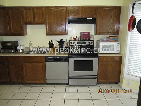 Kitchen w/ SS appl.