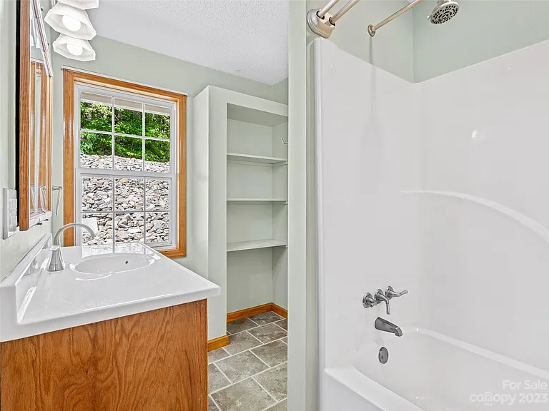 18 Robin Ln — Photo 10