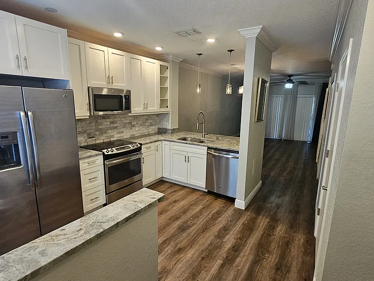 12406 Berkeley Square Dr — Photo 3