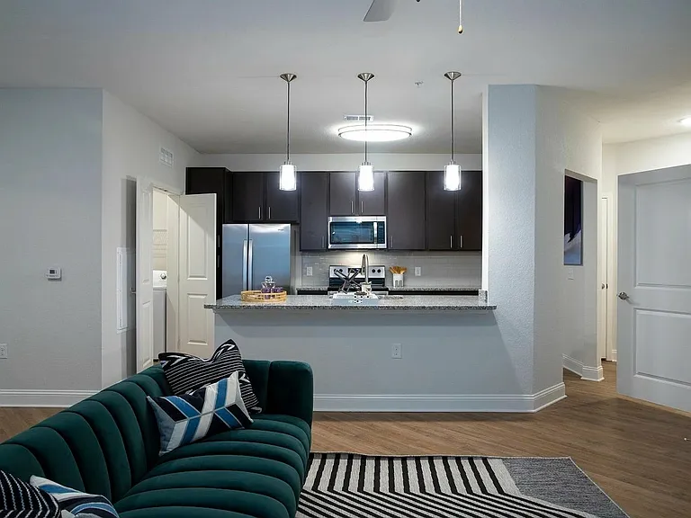 500 East Apartments — Photo 6