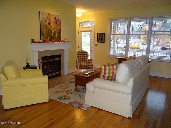 4th image of 459 Summer Grove Dr