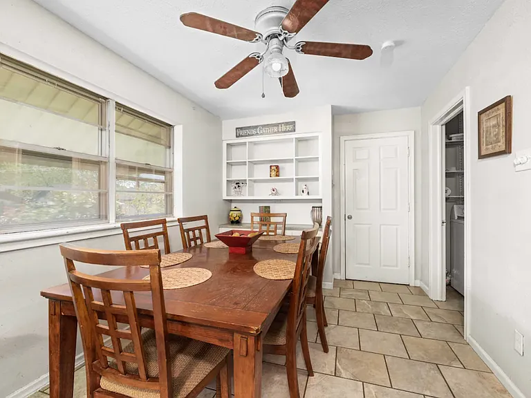 2719 Sharpview Ln — Photo 4