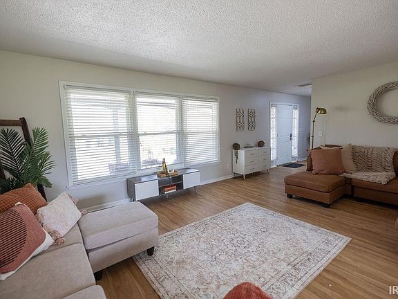 3rd image of 435 N Cherry Wood Ln