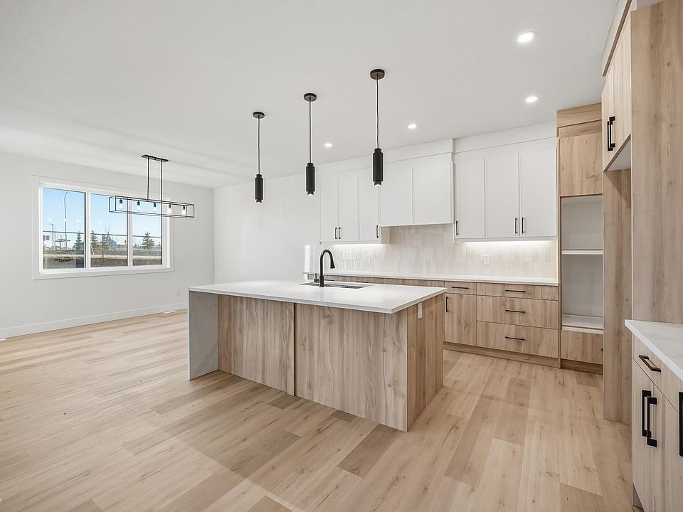 1st image of 68 Hemingway Cres