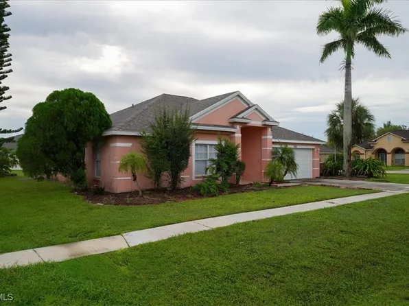 1502 Scholar Ct, Lehigh Acres, FL 33971
