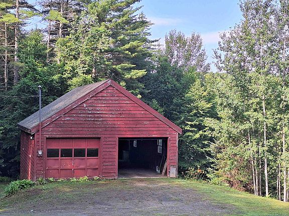 3rd image of 521 County Road