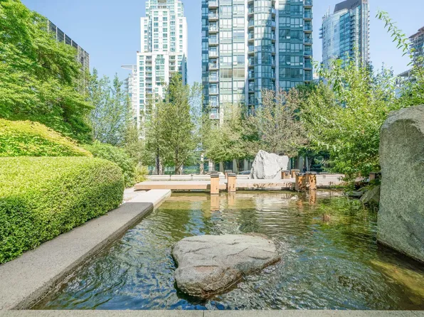 1200 Georgia St W #1808, Vancouver, BC V6E 4R2