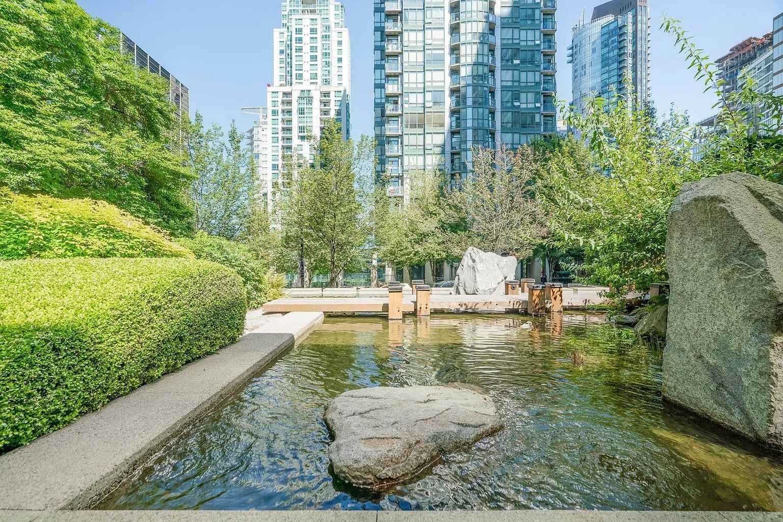 1200 Georgia St W #1808 photo 1
