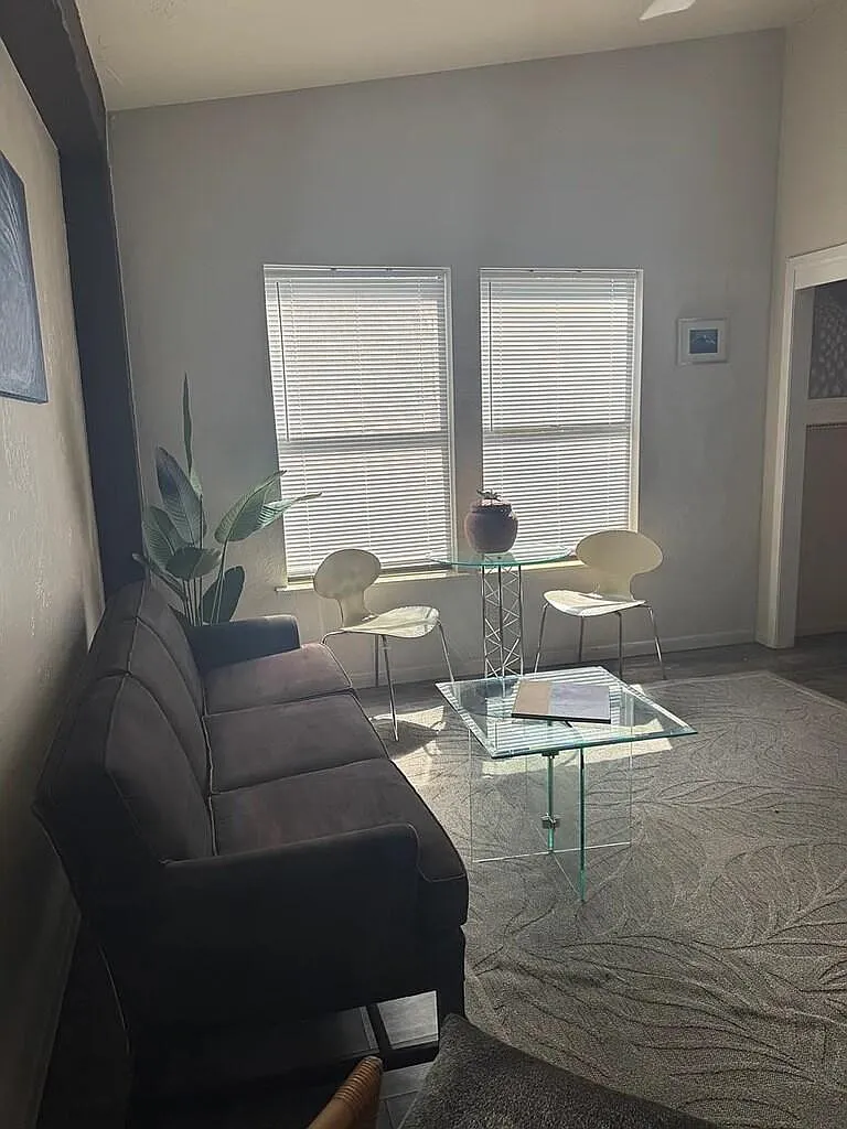 1 bed, 1.0 bath, 480 sqft, $1,200 — Photo 2