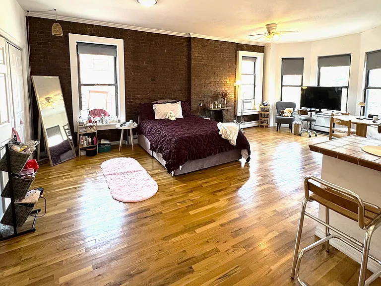 435 Jersey Ave #2E — Photo 2