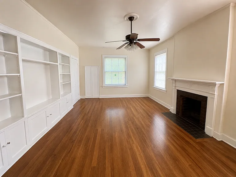 406 W 33rd St #A — Photo 2