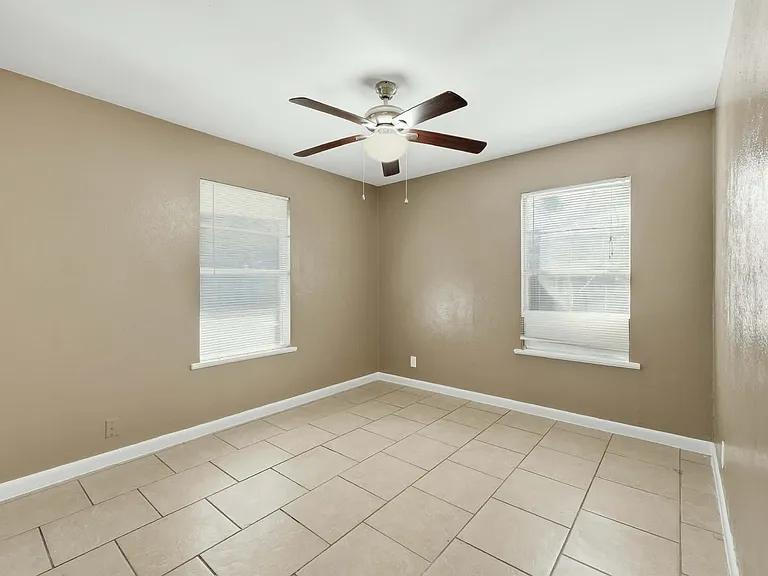1110 Shephard Dr — Photo 8