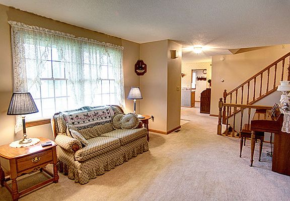 4th image of 813 S Hill Trl