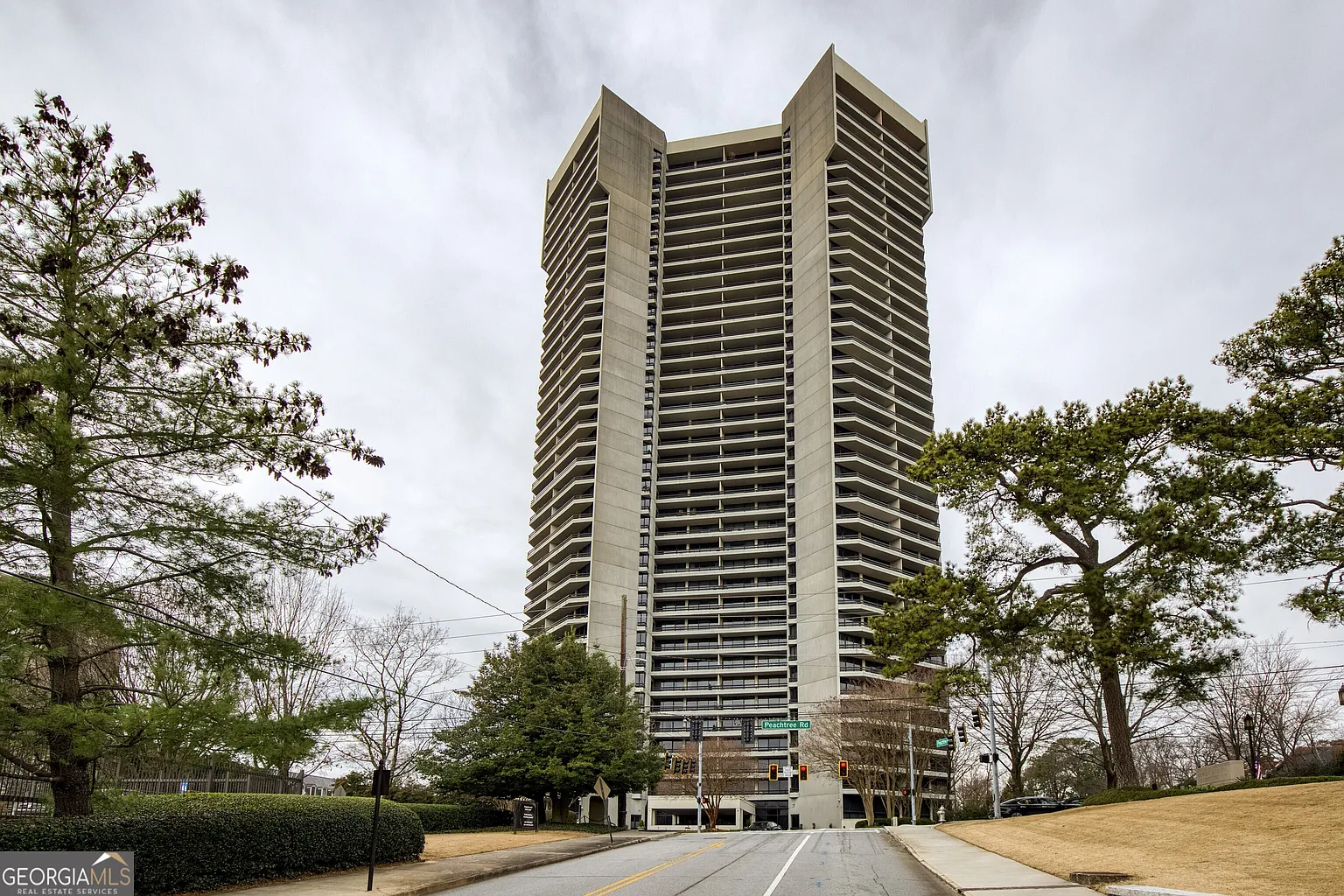2660 Peachtree Rd NW APT 11B photo 1