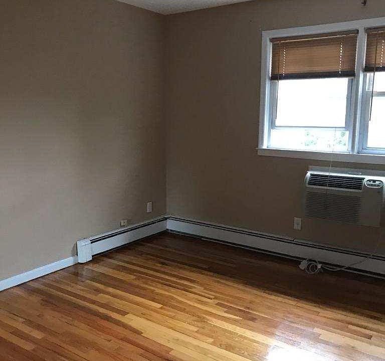 1st image of 204 Greenleaf Ave APT 4B