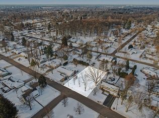 555 East Dr, Marshall, MI