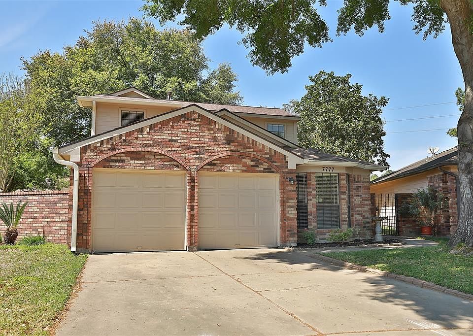 Welcome to your new home located in the highly desireable Copperfield Community. This lovely three bedroom, two bathroom home is just waiting for you to make it your own.