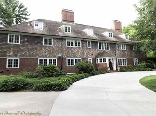 4 Hillcrest Dr, Clinton, IA 52732