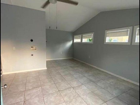 4th image of 2887 Selma St Unit 2